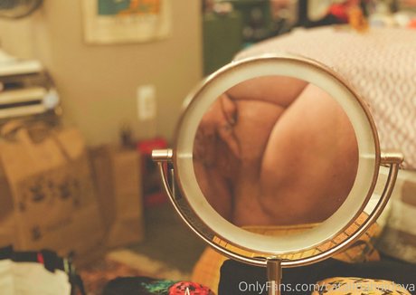 tanned onlyfans pornographic images