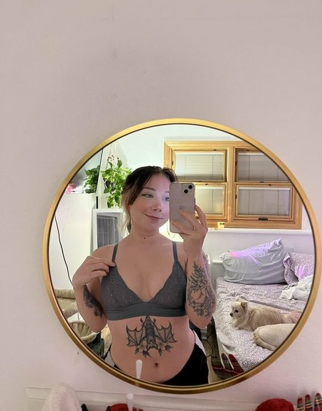 Glizzy McGuire model nude photos