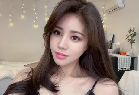 Bunniejin erotic actress gallery