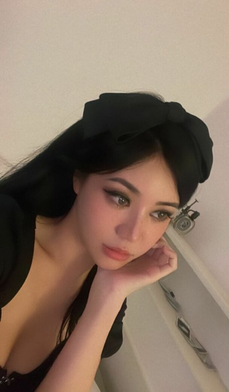 Bunniejin sexy model pics