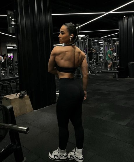 Hale Cabbar best model picture