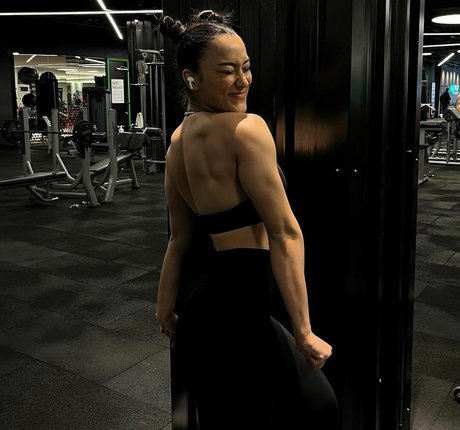 Hale Cabbar perfect star photo