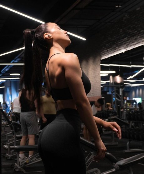 Hale Cabbar model sexy pic