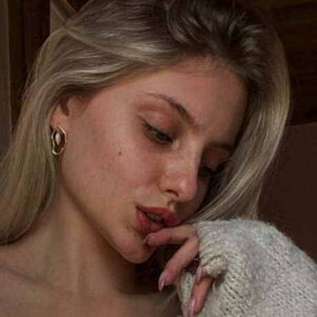 girl on girl onlyfans hot pic