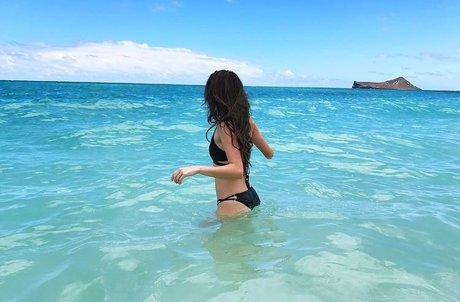 Merrell Twins star nude pic