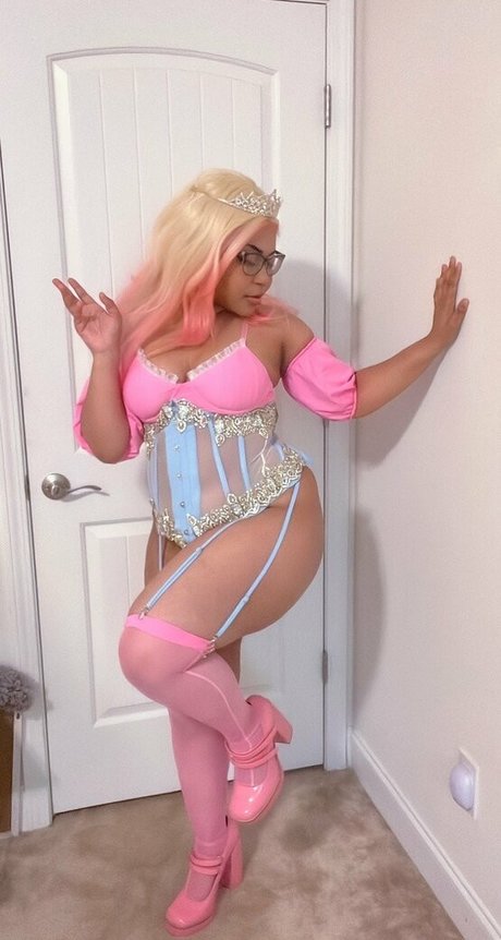 Ria Parker hot actress pic