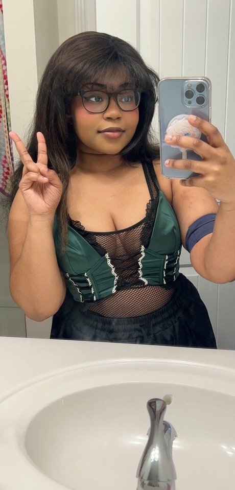 Ria Parker pretty model images