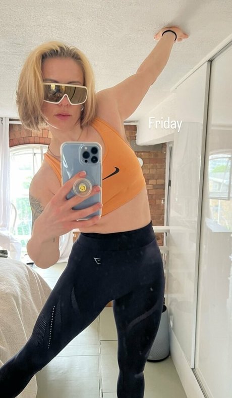 Julia Hardy hot star images