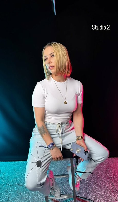 Julia Hardy pornstar xxx gallery