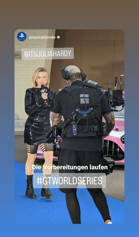 Julia Hardy naked star picture