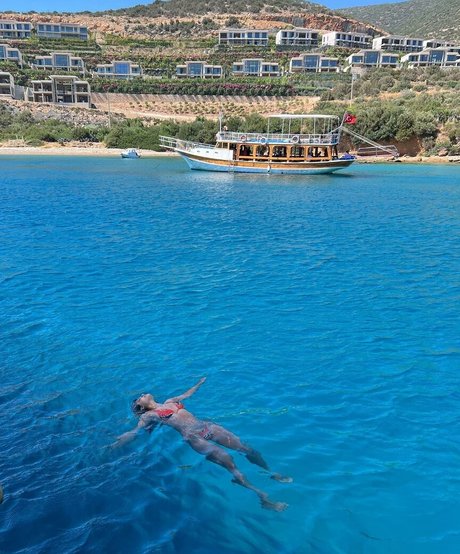 Zeynep Kurubacak hd pornstar pic