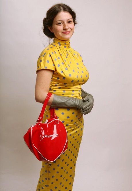 Alia Shawkat pretty actress picture