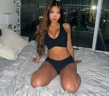 bunni emmie nude star images