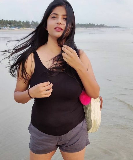 Tassels and Trails model naked img