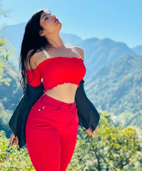 Neha Singh hd star picture