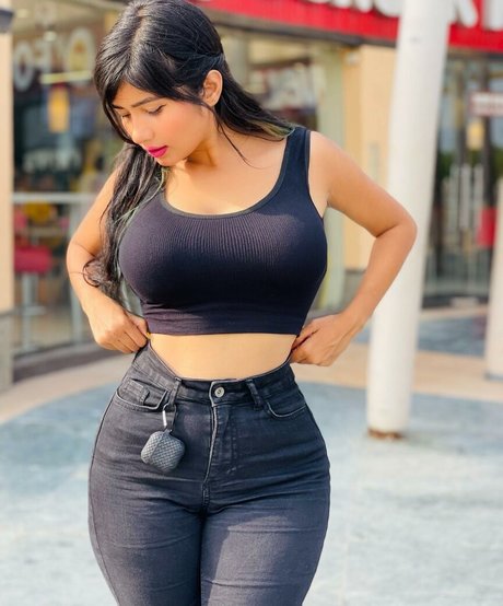 Neha Singh model nude picture