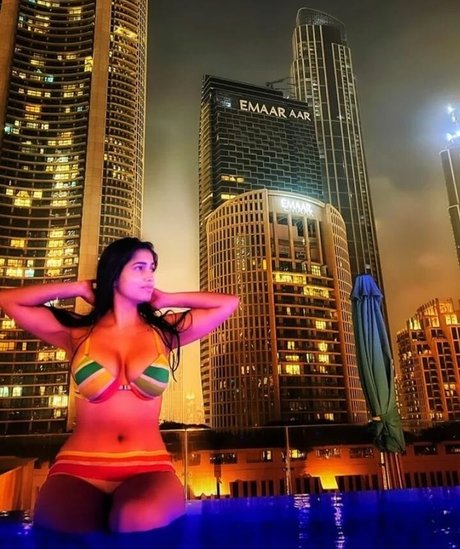 Pratika Sood star perfect image