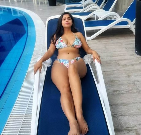 Pratika Sood model top picture