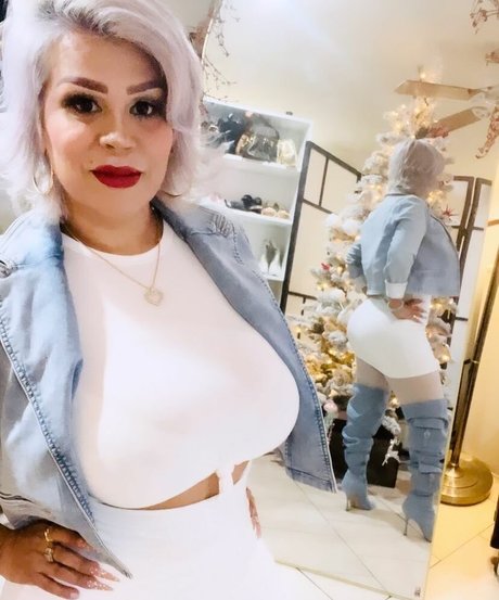 Myra La Chula nudes model images