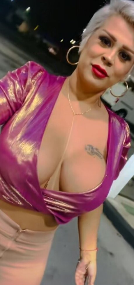 Myra La Chula model top picture