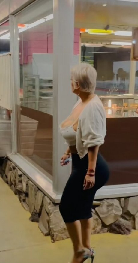 Myra La Chula naked pornstar images