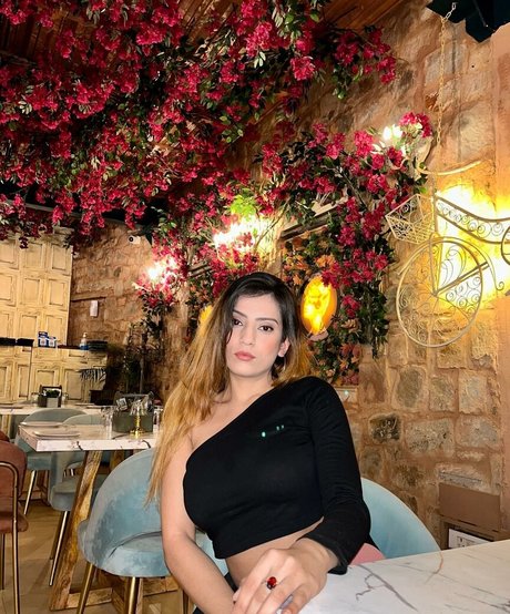 Akshita Dutta star naked pics