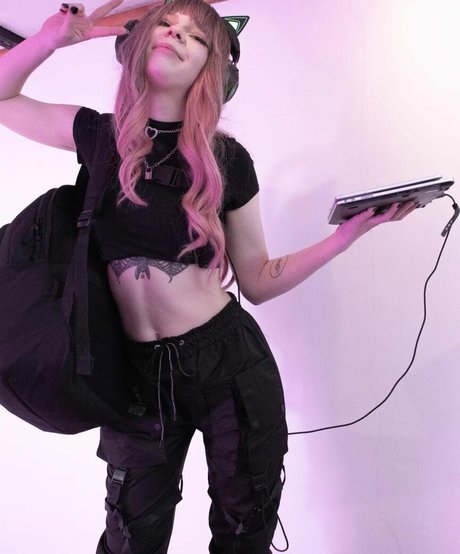 Porcelain Ghoul pretty actress img