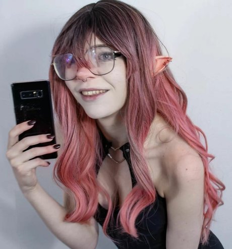 Porcelain Ghoul naked actress archive