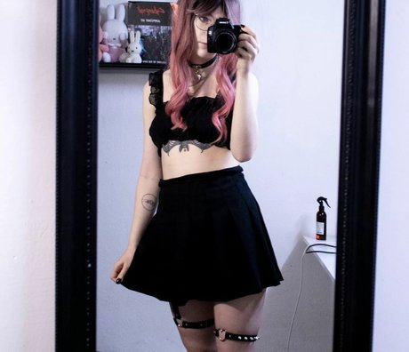 Porcelain Ghoul model beautiful pictures