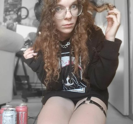 Porcelain Ghoul porn model photos