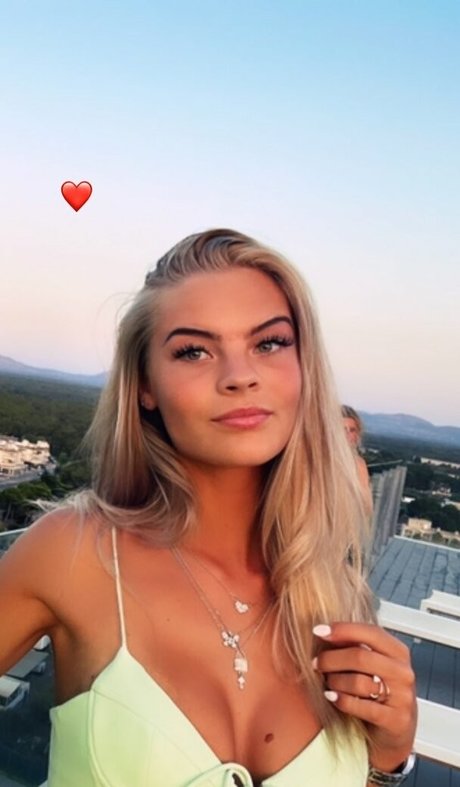 Iris Elzerman beautiful pornstar images