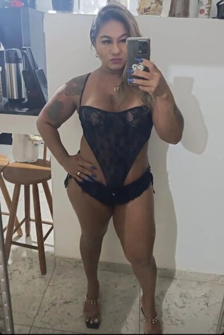 Esther Exhib star top picture