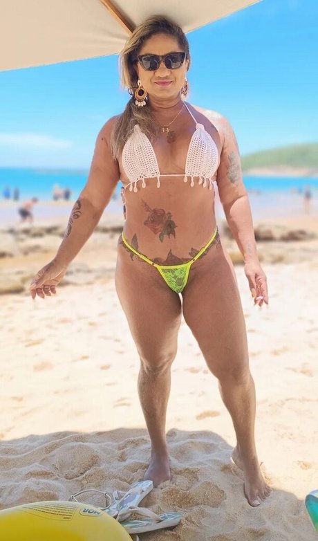 Esther Exhib star naked photos