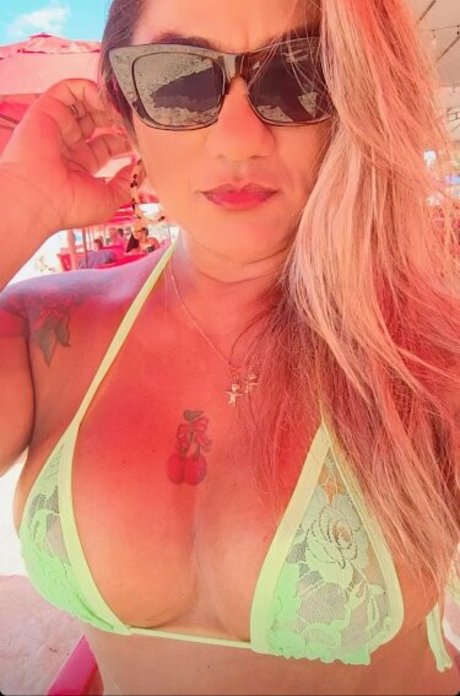 Esther Exhib nudes model pic