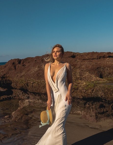 Melisa Arizona model art galleries