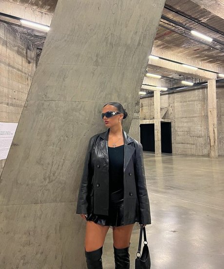 Isabella Evans sexy star galleries