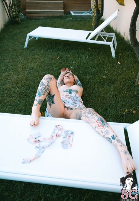 Ninaq nudes model picture