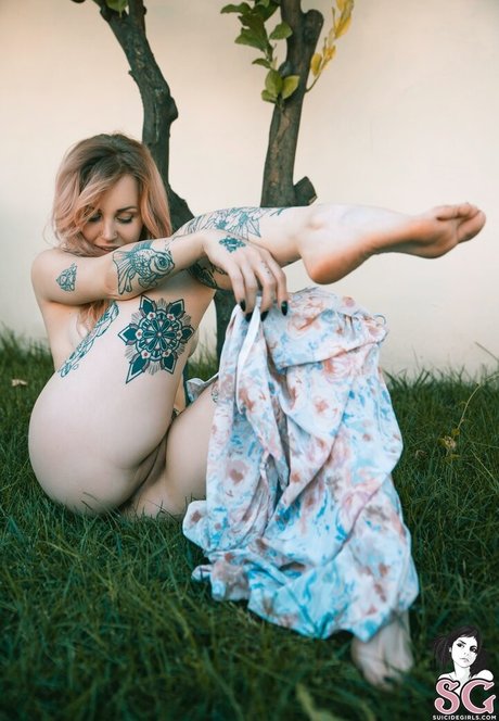 Ninaq beautiful actress image