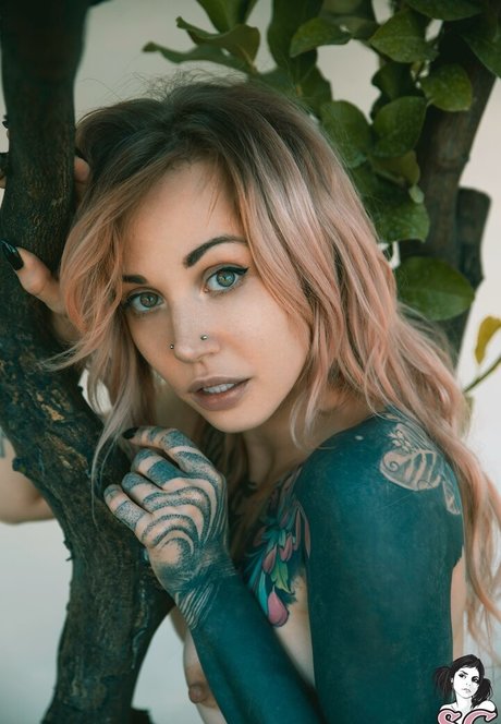 Ninaq xxx model image