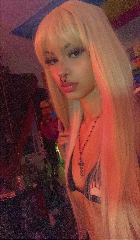 salemsuxxx art model picture