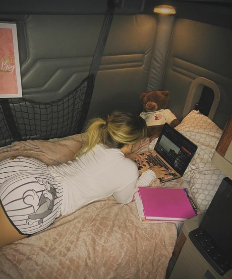 Adxfeels nude model photo