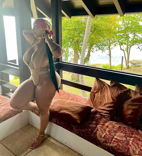 curvy nude onlyfans art nude picture