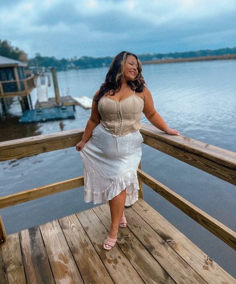 thick girls onlyfans exclusive images