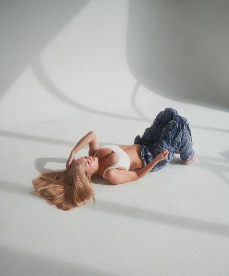 Trinityy Rain star free pics