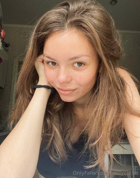 emilycutee pretty pornstar photo