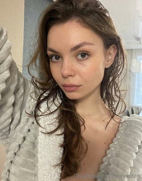 emilycutee model high quality photo