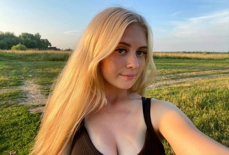 blue energy_ beautiful pornstar img