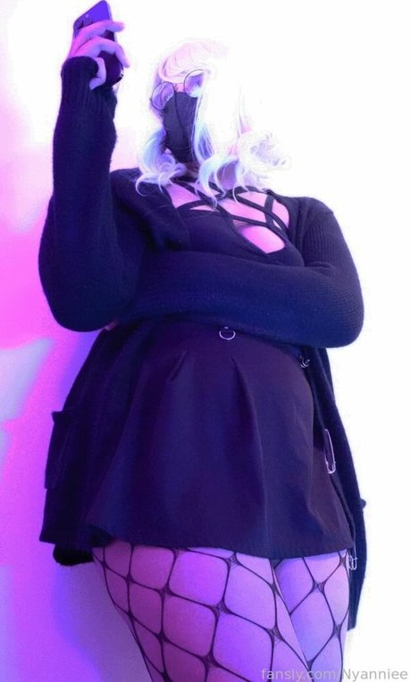 Nyanniee sexy model images