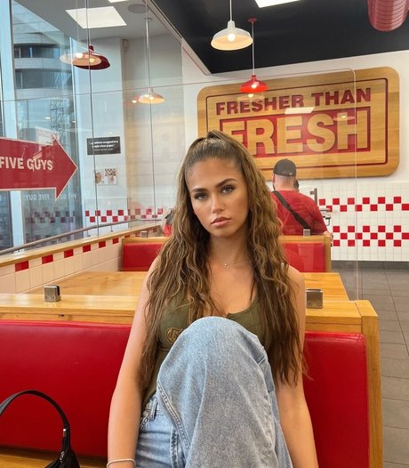 lara giorr erotic actress photo