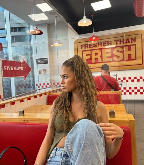 lara giorr star hot img